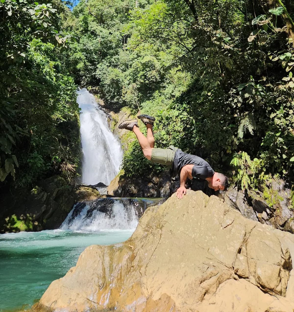 Fernando Zelaya explorando